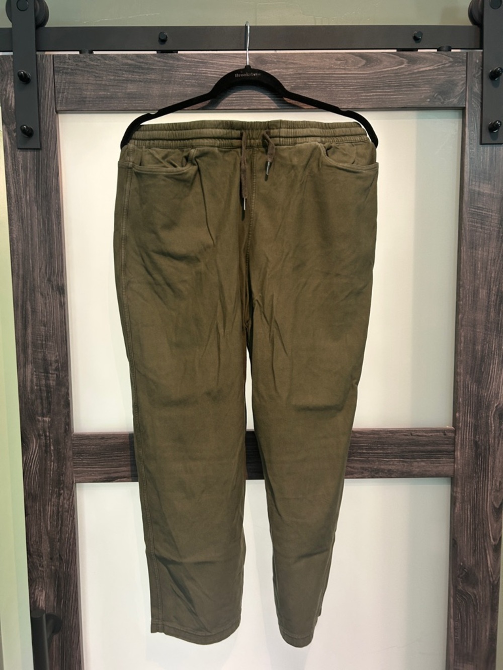 Athlete women’s Olive Drawstring cropped Pants